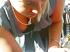 Fille en bas film erotique echangiste noirs suce une bite à quatre pattes