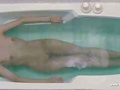 Belle fille dans regarder un film érotique gratuit un gang bang hardcore